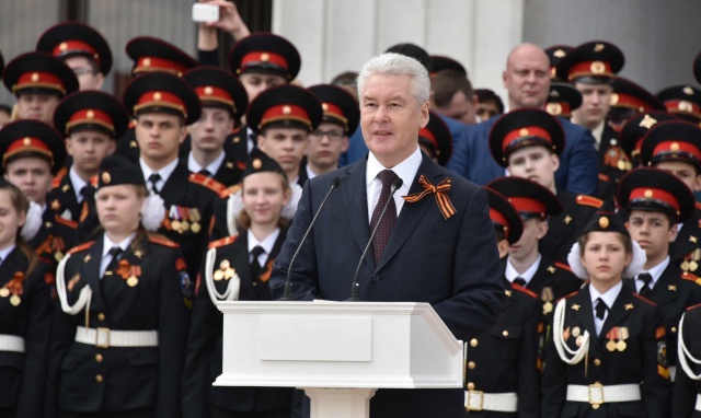 Собянин поздравил участников Парада кадетов с наступающим Днем Победы