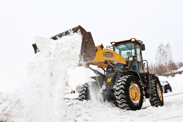 В поселении Внуковское ведутся работы по ликвидации последствий  ночного снегопада
