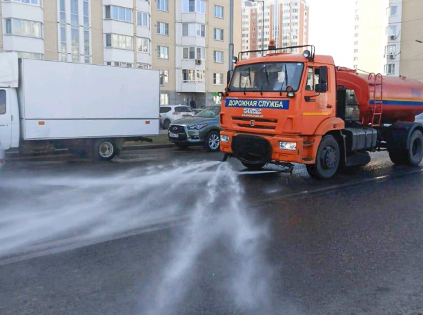 Промывка дорог на территории поселения Внуковское началась в выходные
