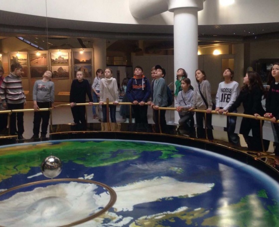 Ученики школы 1788 посетили Московский планетарий в День космонавтики
