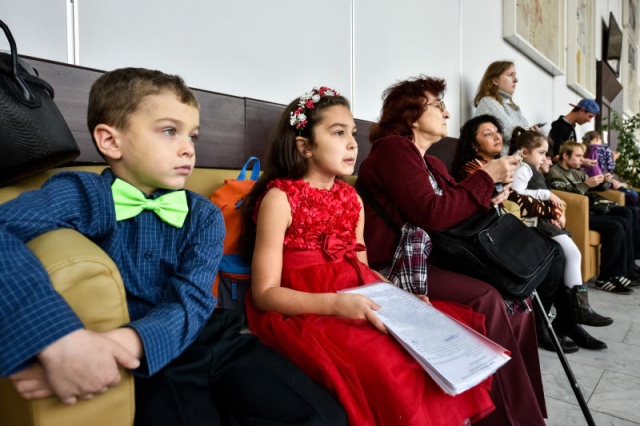 Ребят из Центра содействия семейному воспитанию «Молодая гвардия» поздравили с предстоящими праздниками