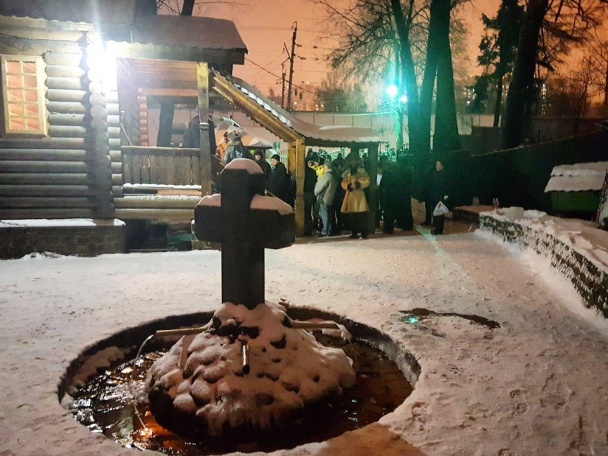 Более 600 жителей поселения Внуковское приняли участие в Крещенских купаниях