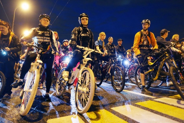 Ночной велопарад проведут в Москве