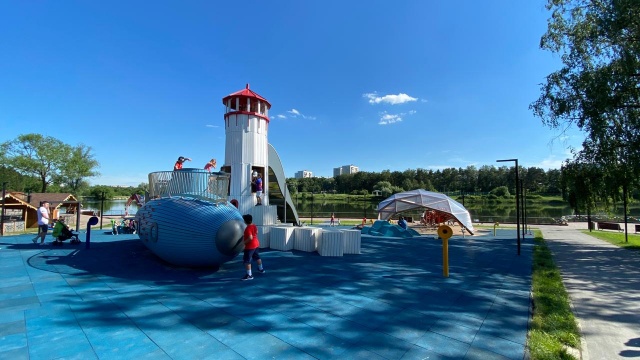 Детскую площадку отремонтировали в парке «Пыхтино»