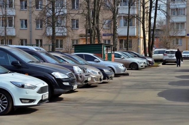 Примерно 1,7 тысячи парковочных мест создали в жилых комплексах Новой Москвы