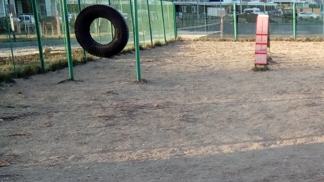 Покрытие на площадке для выгула собак обновили в Солнцево Парке