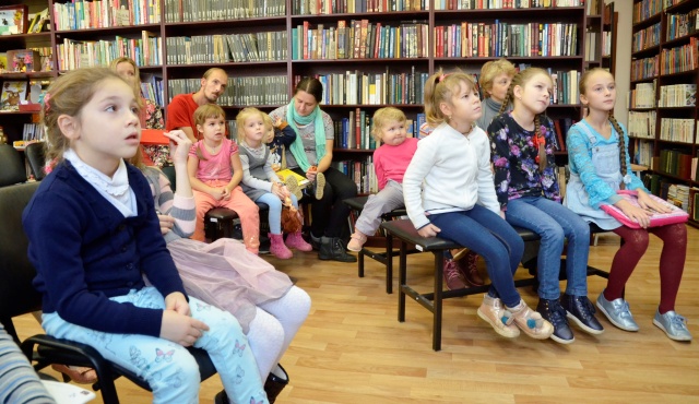 Экскурсия в библиотеку и мастер-класс прошли в Структурном подразделении «Минвнешторг» Культурного центра «Внуково»