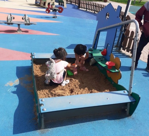 В 26 детских песочницах обновили песок