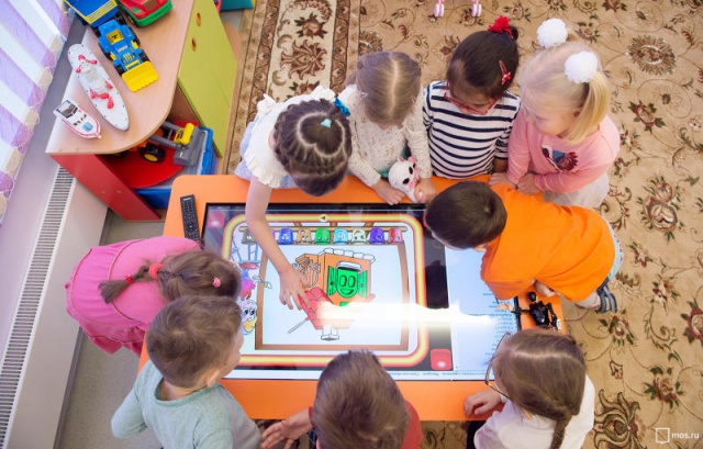 Сотрудники «Журавушки» провели для своих воспитанников игру в детское домино