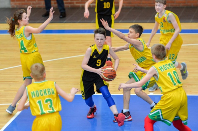  Баскетболисты школы №1788 одержали первую победу в состязаниях турнира «КЭС-баскет»