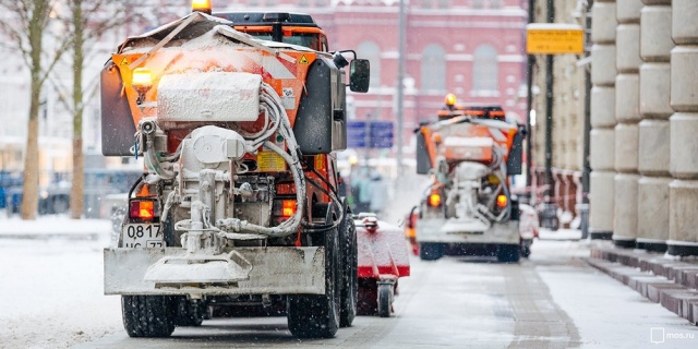 На улицах столицы работает около семи тысяч единиц снегоуборочной техники, а также 55 тысяч рабочих