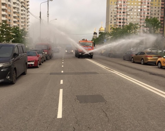 Из-за жаркой погоды во Внуковском проводят аэрацию воздуха 