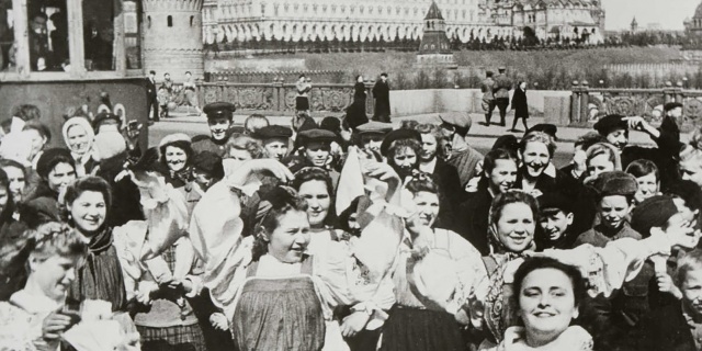Проект #Москвастобой представил уникальные послевоенные кадры