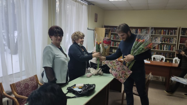 Представительниц общественных объединений из Внуковского поздравили с наступающим Международным женским днем