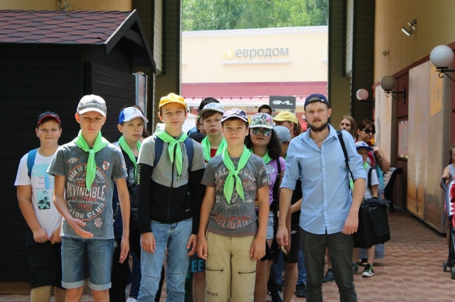 Воспитанники летнего лагеря ГБУ ЦСПСиД «Журавушка» посетили контактный зоопарк