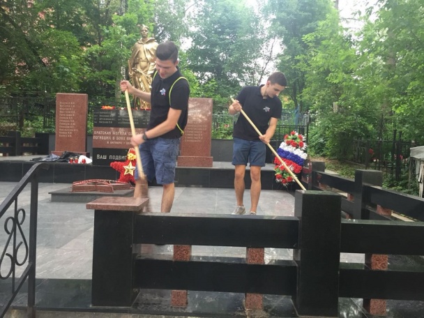21 июня 2018 года Молодежная палата провела уборку памятников погибшим воинам
