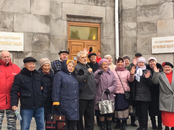 Экскурсию в Алмазный фонд Российской Федерации организовали для представителей старшего поколения
