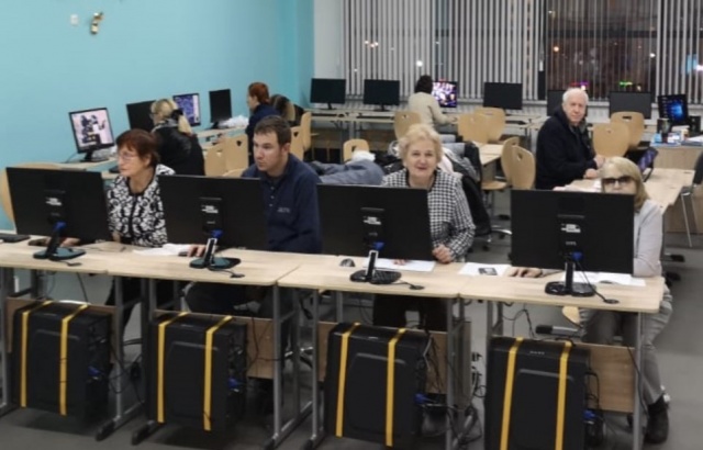 Горожан старшего поколения пригласили на компьютерные курсы