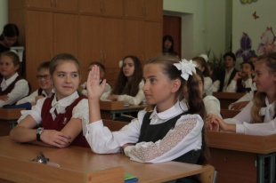Школа №1788 приняла участие в акции памяти Евгения Евтушенко