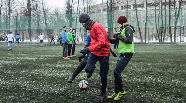 Футболисты из Внуковского одержали победу во втором туре Открытого зимнего первенства 