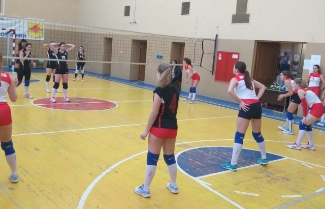Женская команда по волейболу поучаствовала в турнире