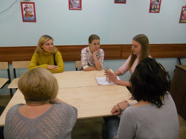 Сотрудники Центра «Журавушка» обсудили проблемы воспитания с родителями