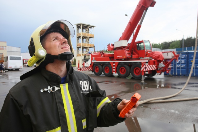 Спасатели и пожарные Новой Москвы дежурили в День России