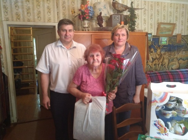С 90-летним юбилеем торжественно поздравили ветерана Великой Отечественной войны Кудрявцеву Нину Михайловну