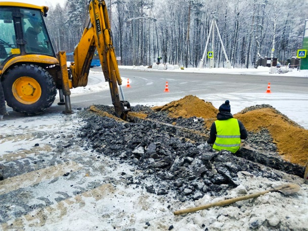 Начались работы по установке нового светофора на Валуевском шоссе