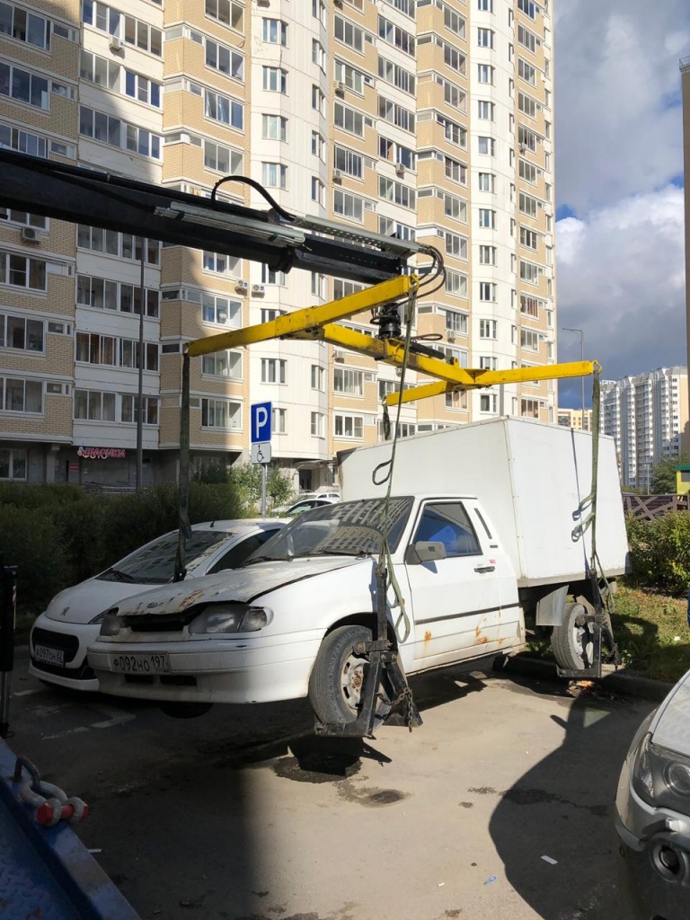 Брошенное и разукомплектованное транспортное средство по улице Бориса Пастернака эвакуировали 