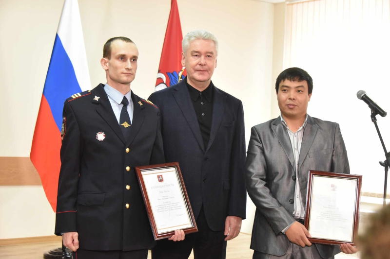 Мэр Москвы вручил награды людям, спасшим женщину на станции метро «Красносельская»