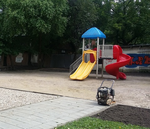Детская площадка в п.Минвнешторга