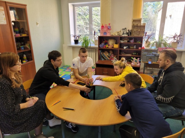Круглый стол для детей провели в семейном центре «Молодая гвардия»