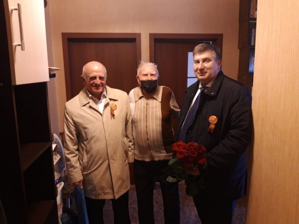 Участников Великой Отечественной войны из Внуковского поздравили с Днем Победы